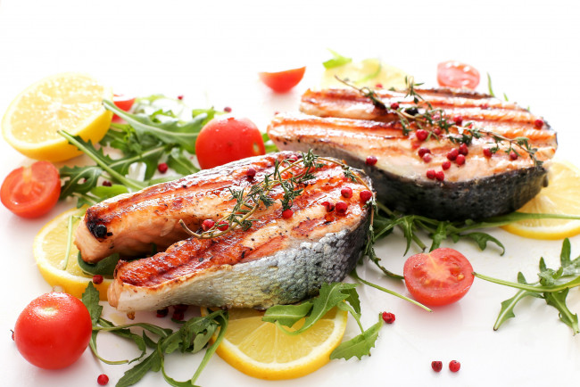 Обои картинки фото еда, рыбные блюда,  с морепродуктами, форель, лимон, помидор