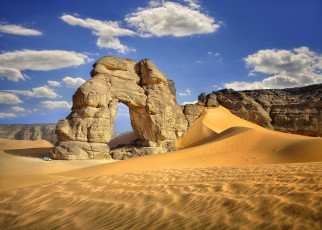Картинка природа пустыни скалы арка пески
