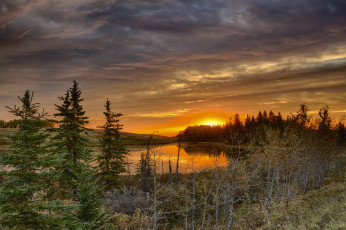 Картинка природа восходы закаты лес река тучи зарево