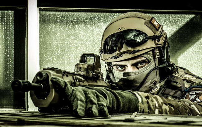 Обои картинки фото оружие, армия, спецназ, soldier, uniform, equipment, eyes, gun, assault, rifle