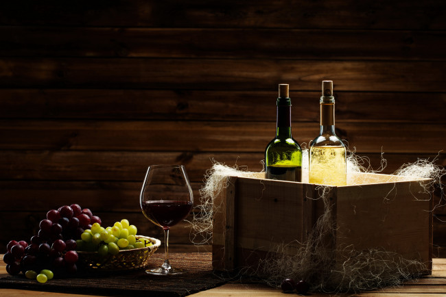 Обои картинки фото еда, напитки,  вино, вино, бутылка, фужер, виноград