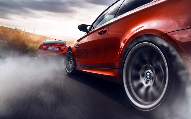 Обои картинки фото автомобили, bmw, пыль, ракурс, шоссе, дорога, скорость, гонка, бмв, красный, оранжевый