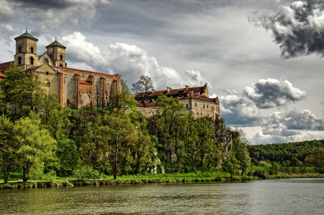 Обои картинки фото benedictine monastery, города, - католические соборы,  костелы,  аббатства, монастырь