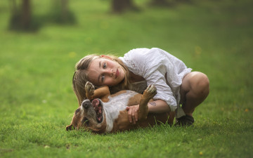 Картинка разное дети девочка собака лужайка