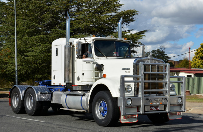 Обои картинки фото w model kenworth, автомобили, kenworth, тяжелый, тягач, седельный, грузовик