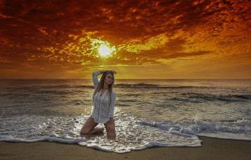 Картинка девушки -unsort+ блондинки песок море побережье закат