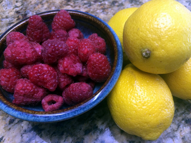 Обои картинки фото еда, фрукты,  ягоды, лимоны, малина