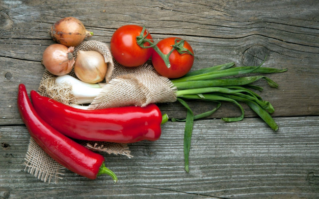 Обои картинки фото еда, овощи, помидоры, перец, лук, томаты