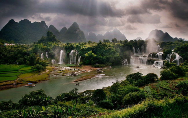 Обои картинки фото природа, водопады, река, горы, долина, зелень, поля, джунгли, тучи