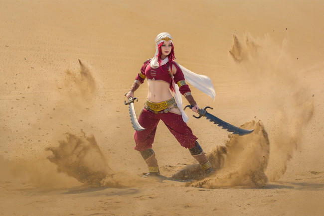 Обои картинки фото разное, cosplay , косплей, фон, девушка, меч, униформа, пустыня