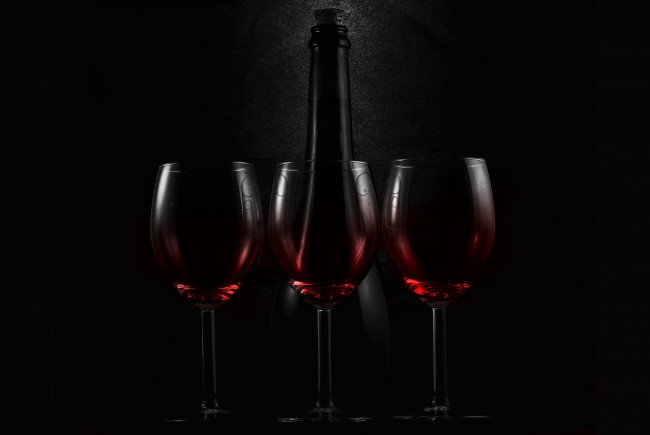 Обои картинки фото еда, напитки,  вино, black, glass, red