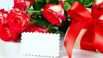 обоя праздничные, подарки и коробочки, розы, подарок, лента, бант, алый