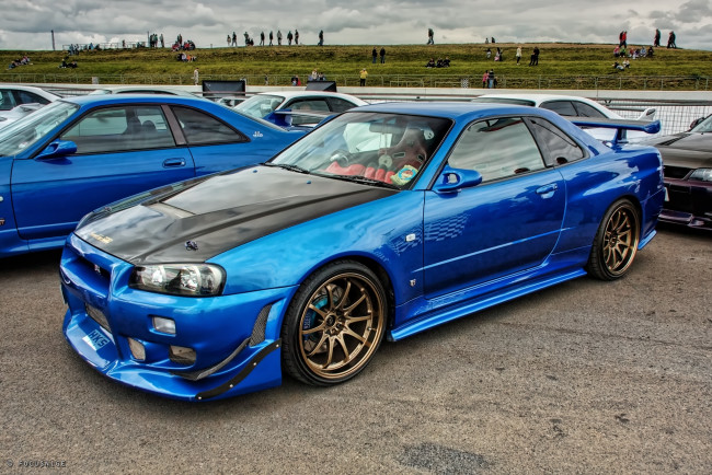 Обои картинки фото nissan skyline gt-r r34, автомобили, выставки и уличные фото, nissan, skyline, gtr, r34, godzilla, годзилла, japan, японская, legend, легенда