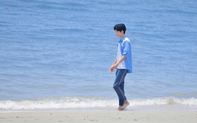 Обои картинки фото мужчины, xiao zhan, актер, море