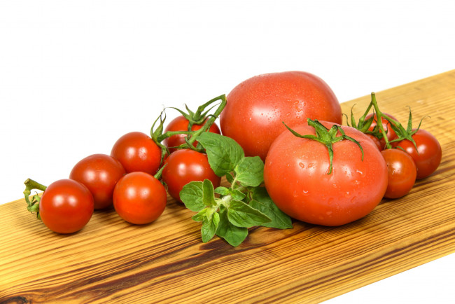 Обои картинки фото еда, помидоры, мята, красные, спелые