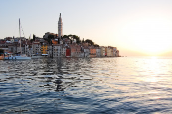 обоя rovinj, croatia, города, пейзажи, adriatic, sea, ровинь, хорватия, адриатическое, море, яхта, здания