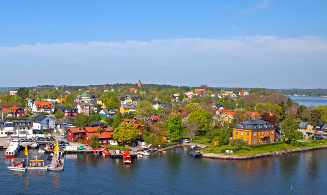 Обои картинки фото швеция, vaxholm, города, панорамы, дома, река, деревья