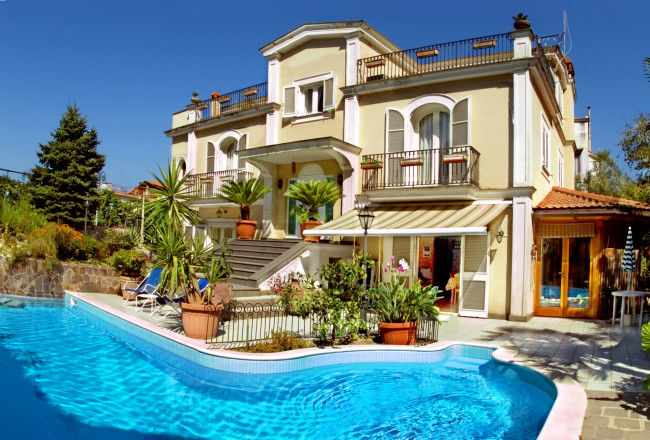 Обои картинки фото villa, adriana, guesthouse, sorrento, италия, города, здания, дома, вилла, бассейн, цветы