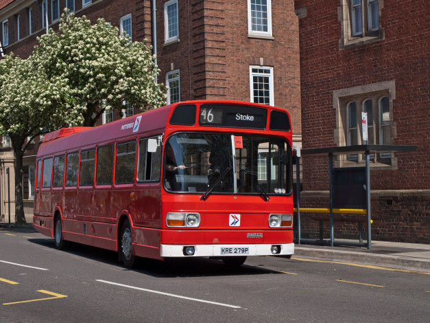 Обои картинки фото 1975 leyland national pmt279 stoke railway station, автомобили, автобусы, общественный, транспорт, автобус