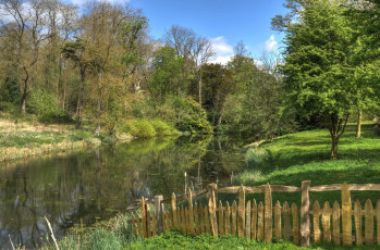 Картинка англия природа реки озера деревья забор облака трава водоем