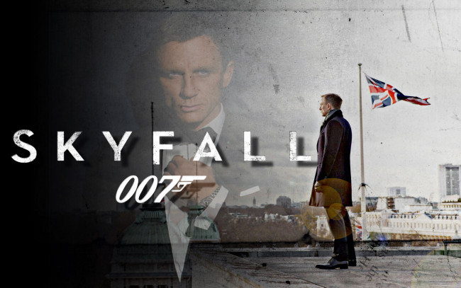 Обои картинки фото кино фильмы, 007,  skyfall, крыша, здания, флаг, пальто, джеймс, бонд