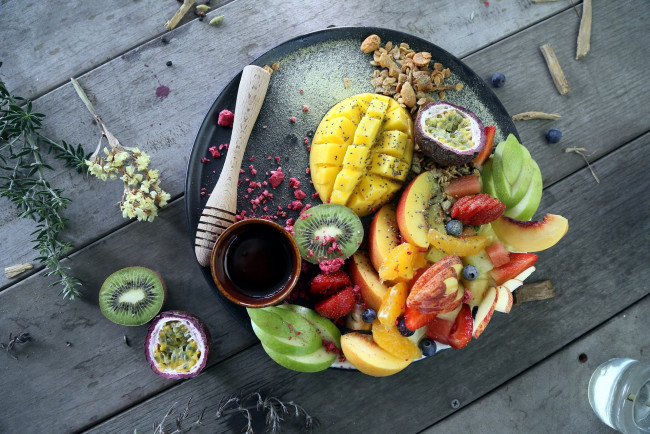 Обои картинки фото еда, фрукты,  ягоды, манго, киви, яблоки, ассорти