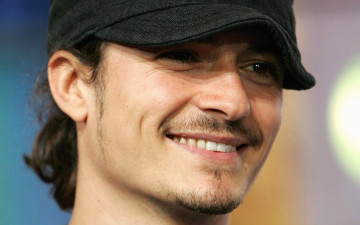 Картинка мужчины orlando+bloom актер лицо кепка