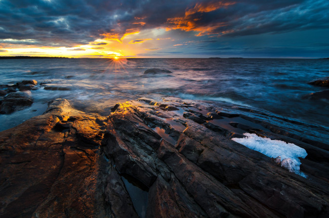 Обои картинки фото природа, восходы, закаты, море, финляндия, скалы, вода, камни, закат, облака, солнце, пейзаж