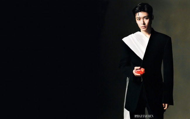 Обои картинки фото мужчины, hou ming hao, актер, пиджак, цветок
