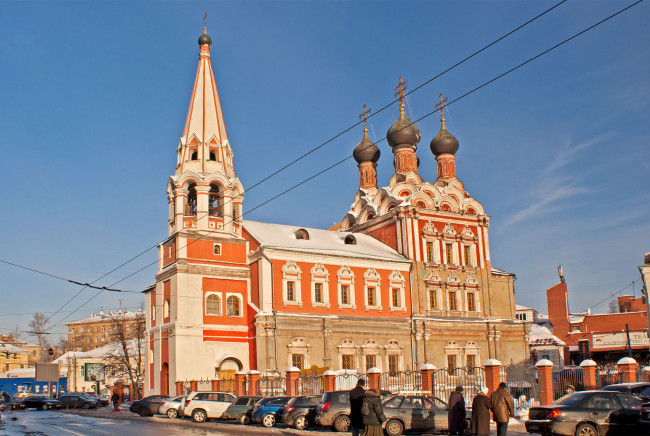 Обои картинки фото храм, св, николая, Чудотворца, на, болвановке, города, москва, россия, синее, небо, ограда