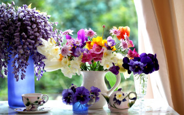 Картинка цветы букеты +композиции фиалки тюльпаны чайник чашка жасмин