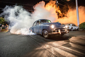 Картинка автомобили выставки+и+уличные+фото burnout street