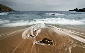 Картинка природа побережье океан горизонт камни волны пляж