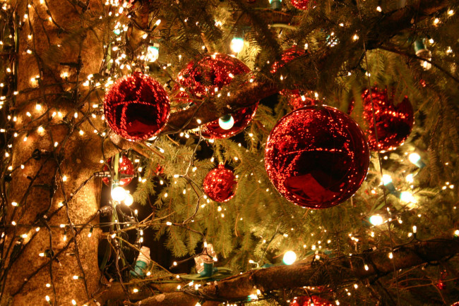 Обои картинки фото christmas, праздничные, шарики, украшения, елка, рождество