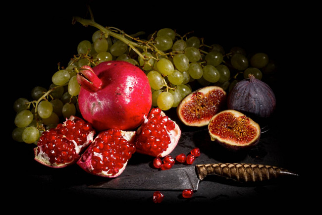 Обои картинки фото еда, фрукты, ягоды, гранат, виноград, инжир, нож
