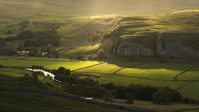 Обои картинки фото kilnsey, north, yorkshire, england, природа, поля, река, панорама, скалы, северный, йоркшир, килнси, англия
