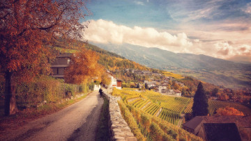 Картинка города -+пейзажи пейзаж облака горы домики деревья листва осень виноградники италия склон дорога
