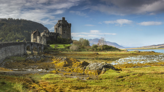 Обои картинки фото eilean donan castle, города, замок эйлен-донан , шотландия, лес, река, замок