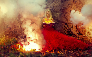 Картинка девушки -unsort+ креатив модель девушка магия книга огонь платье красное