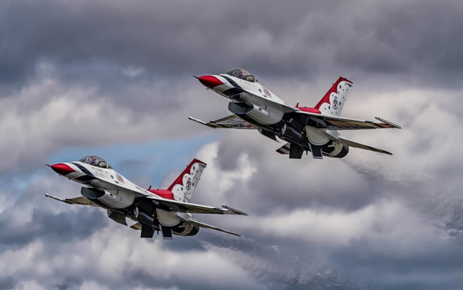 Обои картинки фото авиация, боевые самолёты, f16, самолёты, thunderbirds, оружие