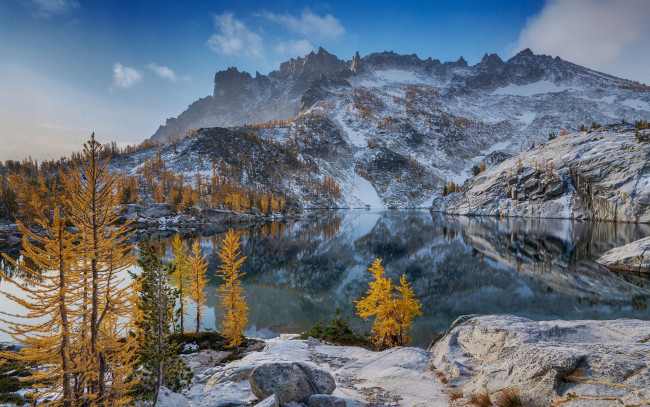 Обои картинки фото природа, реки, озера, снег, горы, горное, озеро, деревья, сша, горный, пейзаж, осень