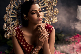 Картинка девушки -+лица +портреты bollywood девушка красотка золото причёска актриса брюнетка индианка кино индия красное поза макияж