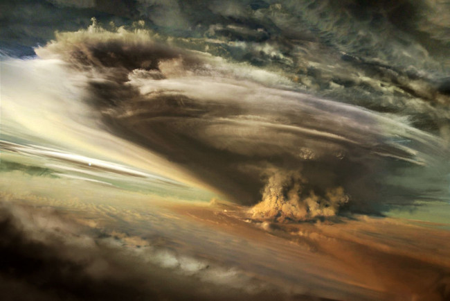 Обои картинки фото юпитер, космос, атмосфера, облака, планета, вселенная, поверхность, пространство, буря