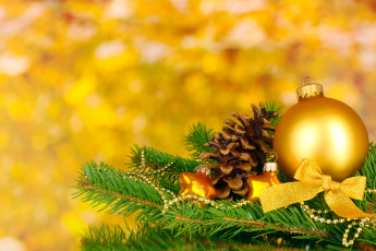 Картинка праздничные украшения шарик шишка еловая ветка