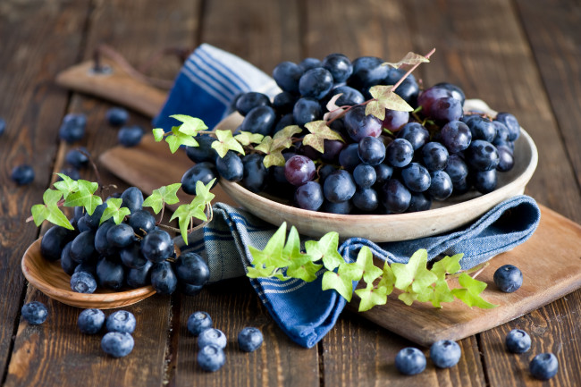 Обои картинки фото еда, фрукты, ягоды, голубика, виноград