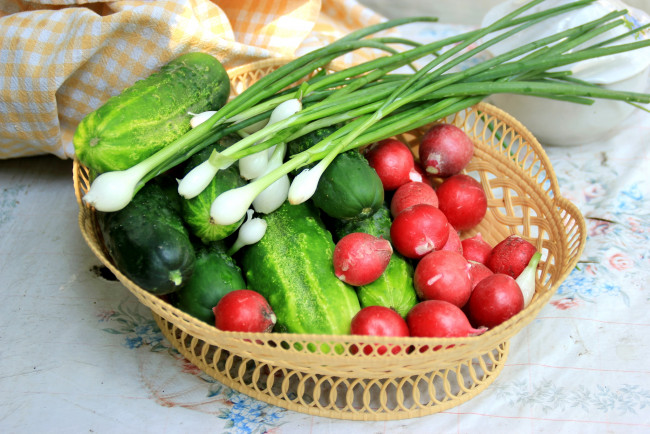 Обои картинки фото еда, овощи, лук, огурцы, редис