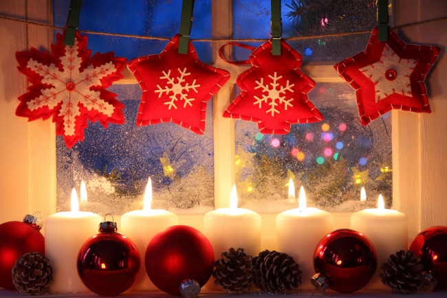 Обои картинки фото праздничные, разное, новый, год, окно, гирлянда, свечи, шарики, шишки