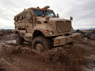 Картинка international+maxxpro+4x4+2007 техника военная+техника военная авто