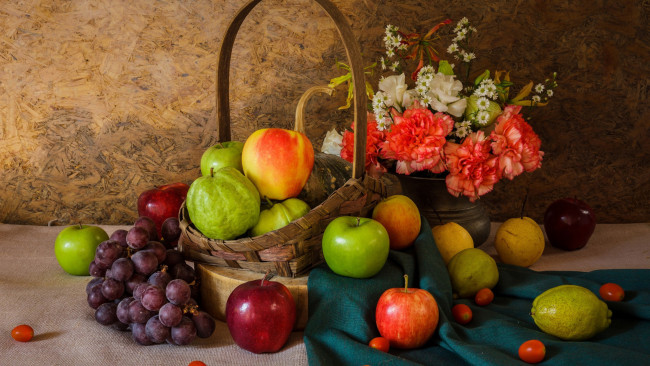 Обои картинки фото еда, натюрморт, буке, гвоздики, цветы, яблоки, виноград, лимон