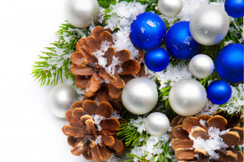 Картинка праздничные шарики шишки снег